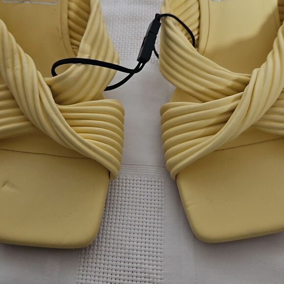 Yellow Women's Shoes - Picture 13 of 16